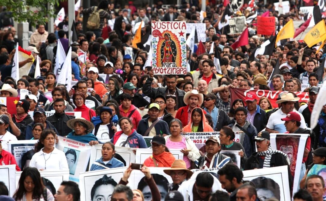 Three months after the disappearance of the 43 rural students of Ayotzinapa, family members and social organizations march in Mexico City demanding justice, Dec. 26, 2014 - Photo: Jair Cabrera/EL UNIVERSAL