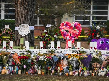 "Sabemos que disparó más de 100 balas", dicen autoridades sobre atacante de masacre en Texas