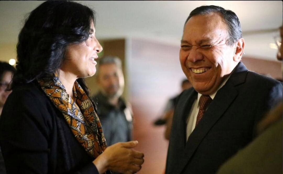 La líder perredista Alejandra Barrales y el diputado Jesús Zambranio, previo a lareunión del consejo consultivo del PRD. /Tomada de @Jesus_ZambranoG