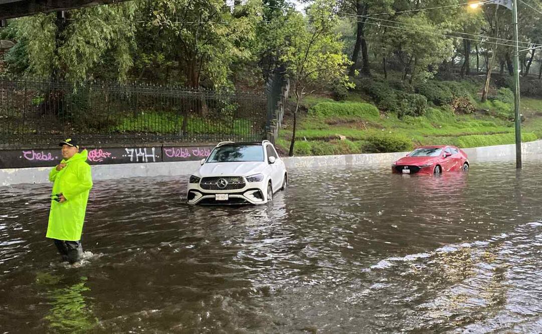Casos recientes como las inundaciones en pasos a desnivel de la Ciudad de México, donde decenas de vehículos quedaron atrapados, muestran la necesidad urgente de tomar previsiones. Foto: Valente Rosas/El Universal