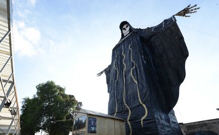 Festejan cumpleaños de la Santa Muerte más grande del mundo en Tultitlán