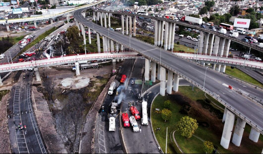 La explosión registrada en el bajo Puente de la Concordia pudo verse a varios kilómetros, el miércoles 10 de septiembre de 2025. Foto: Juan Carlos Williams/EL UNIVERSAL