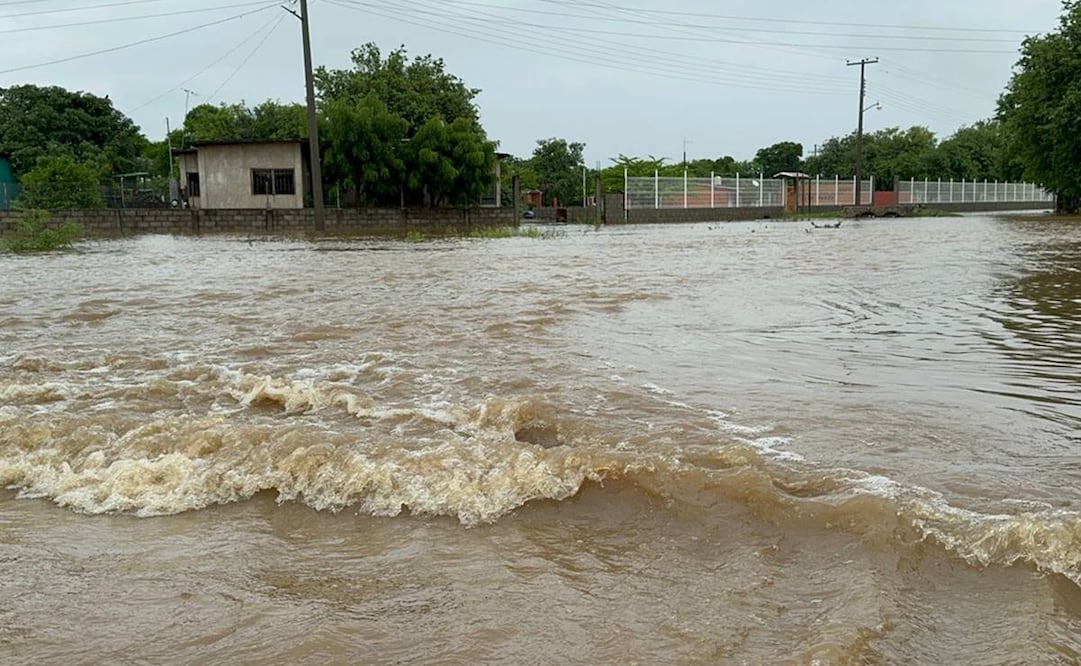 Dejan fuertes lluvias crecidas de ríos e inundaciones en comunidades del Istmo de Oaxaca. Foto: Rusvel Rasgado - EL UNIVERSAL