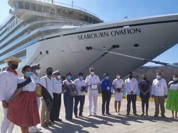 Realizan acciones de vigilancia sanitaria tras arribo de tres cruceros a Huatulco, Oaxaca