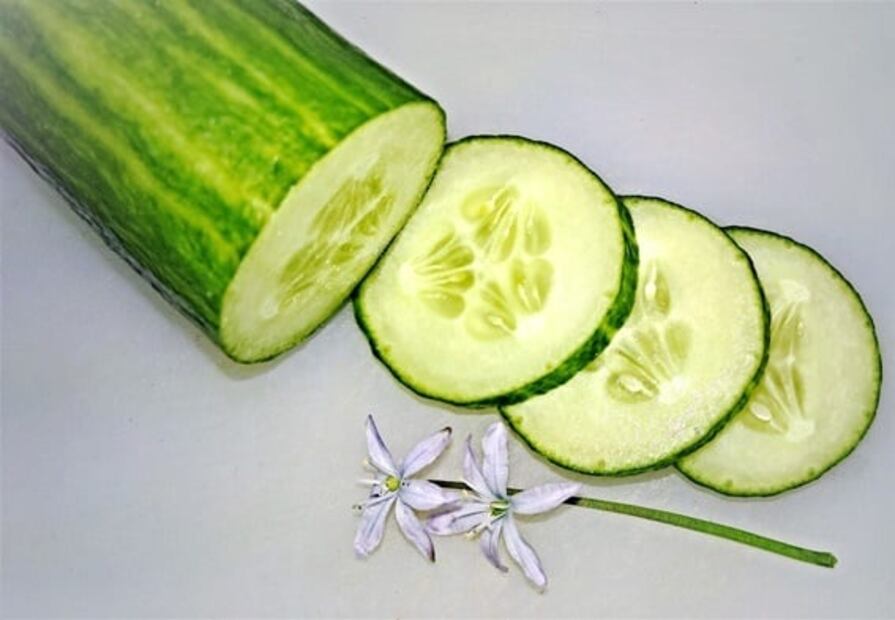 ¿Frotar las orillas del pepino le quita lo amargo? 