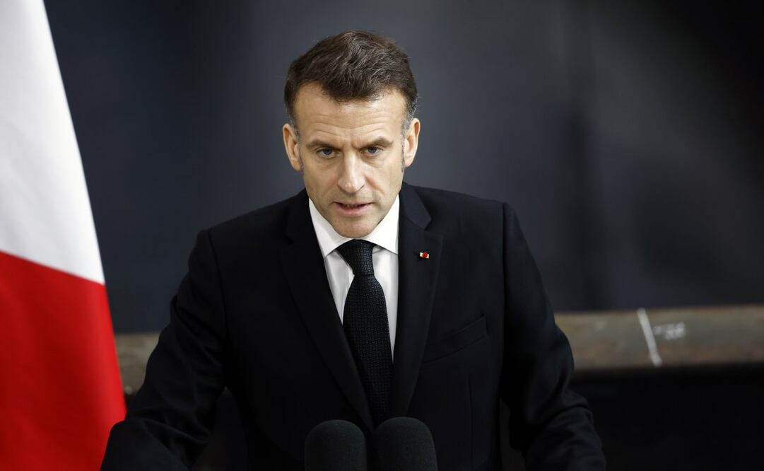 El presidente francés, Emmanuel Macron, pronuncia un discurso junto al submarino 'Le Temeraire' (El Temerario) en la base de submarinos nucleares de la Armada de Ile Longue en Crozon, cerca de Brest, Francia, el 2 de marzo de 2026. Foto: EFE