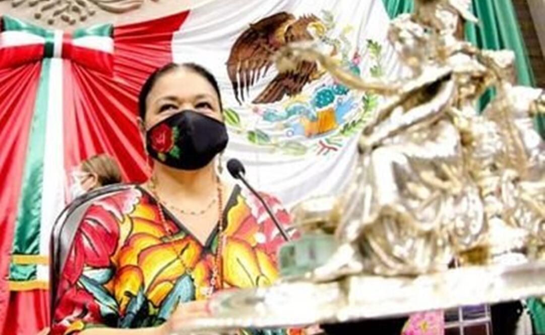 Dulce María Sauri Riancho calificó de “bola ensalivada y beso del diablo”. Foto: Especial 