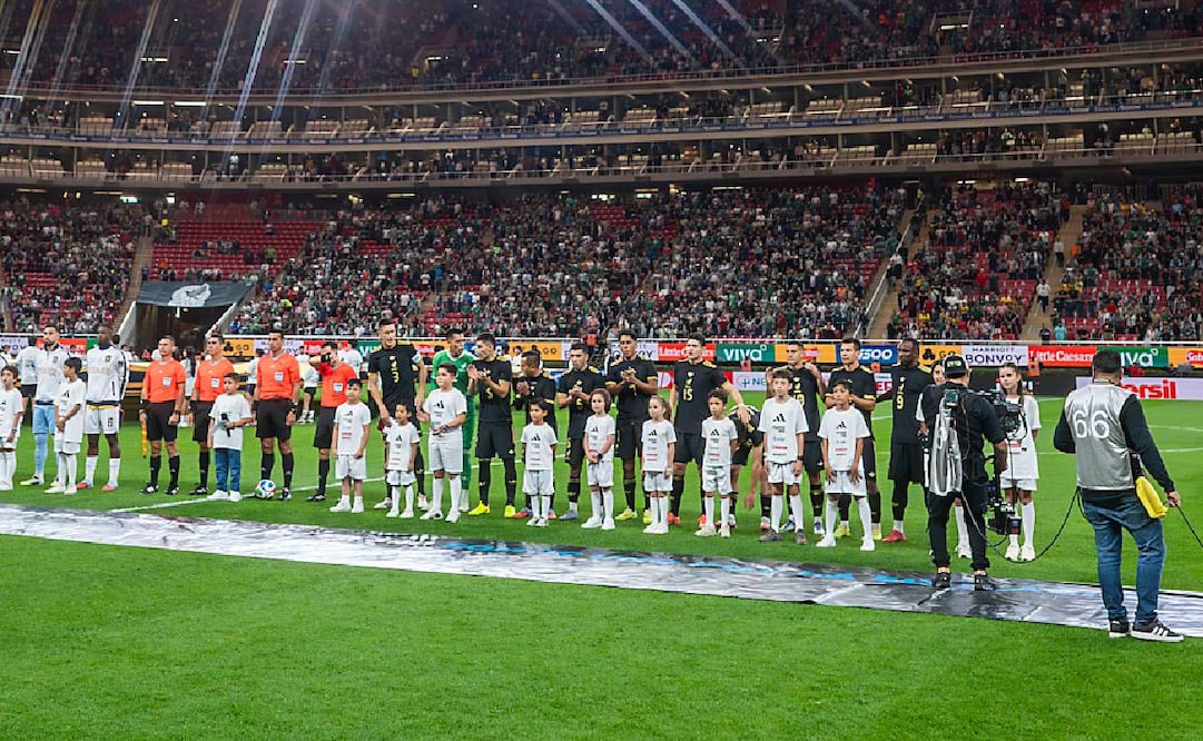 Jugadores de la Selección Nacional, previo a un partido ante Ecuador en el Estadio Akron. FOTO: Imago7