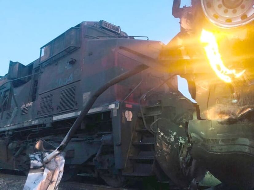 Pipa choca con el tren en Nuevo León; hay tres lesionados