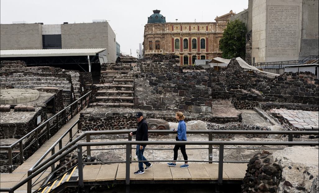 Visitantes en el Templo Mayor en la Ciudad de México, el 20 de marzo de 2025. Foto: Hugo Salvador/EL UNIVERSAL