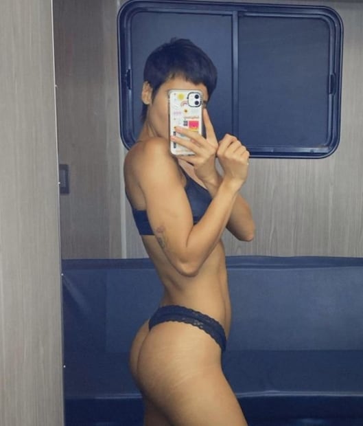 Harta del Photoshop, Esmeralda Pimentel muestra su trasero con estrías