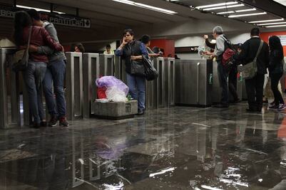 VIDEO: ¡Se inunda el Metro! Lluvia se filtra en estación Ciudad Deportiva de Línea 9 