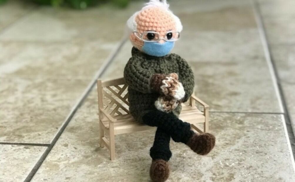 Tras memes, venden muñeco de Bernie Sanders en 40 mil dólares