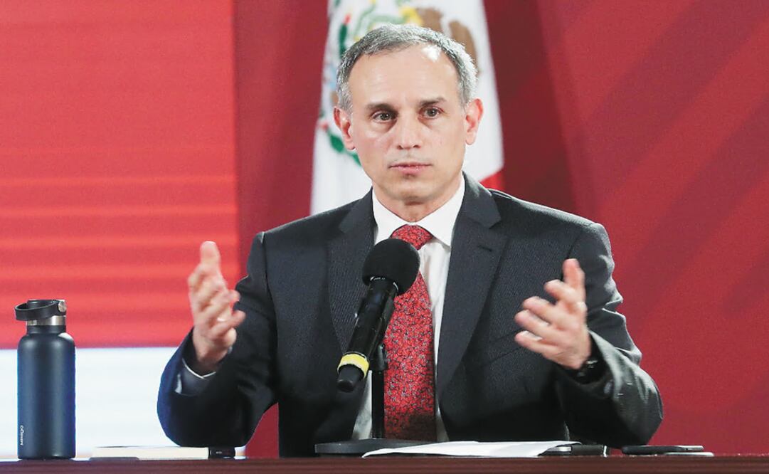 The doctor, who tamed the COVID-19 pandemic according to his numbers, has enough time to become an editor - Photo: Berenice Fregoso/EL UNIVERSAL