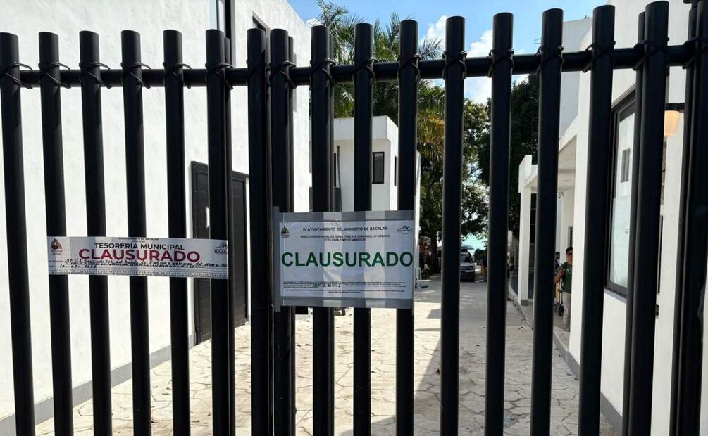 Clausura de hotel “Cristalino” en Quintana Roo tras caída de una de sus camionetas turísticas a la Laguna Bacalar (11/02/2025). Foto: Cortesía / Ayuntamiento de Bacalar
