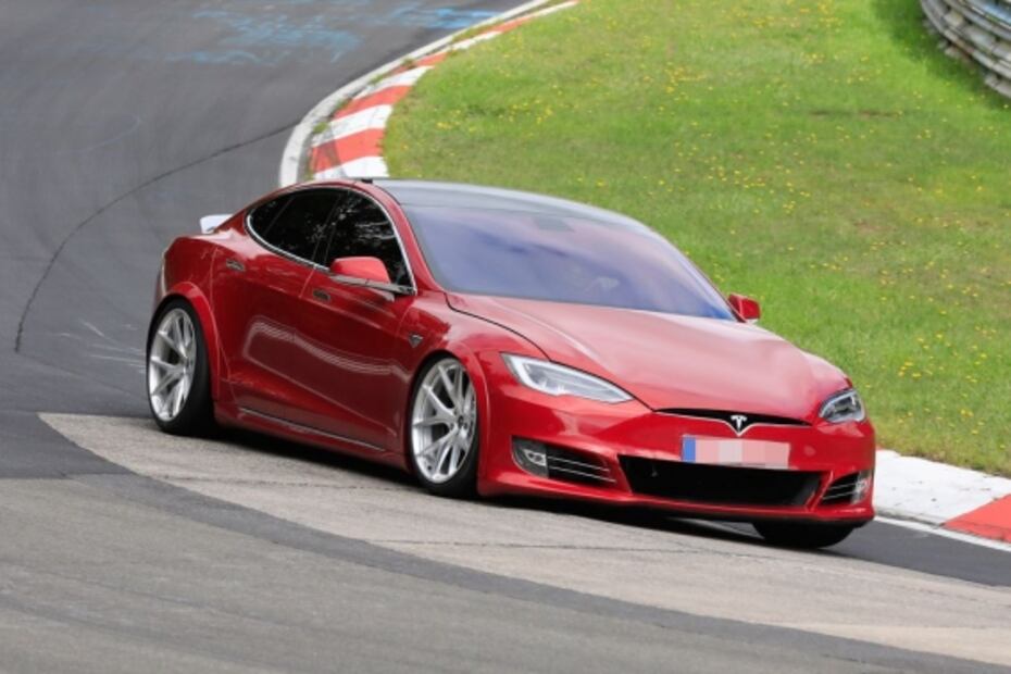 Tesla instala un supercargador en Nürburgring