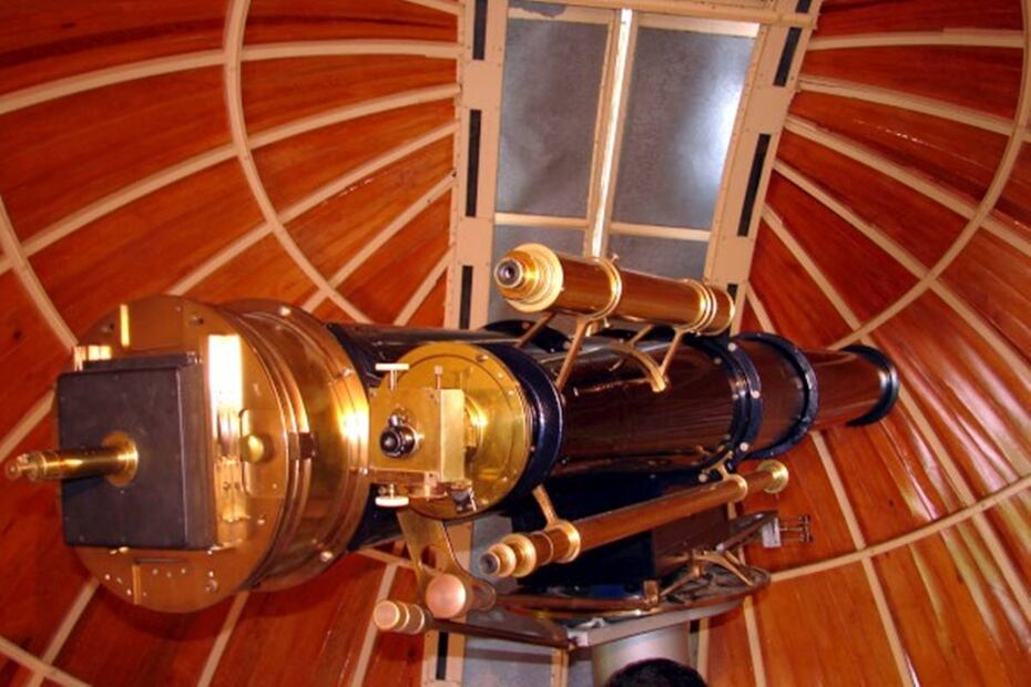 Telescopio "Carta del Cielo" al interior del domo del complejo astronómico en Tonantzintla, Puebla. Este aparato, de finales del siglo XIX, formó parte de la "mudanza" del observatorio desde la ciudad de México a Puebla, y que hoy está en manos de la UNAM. Imagen: Flickr.