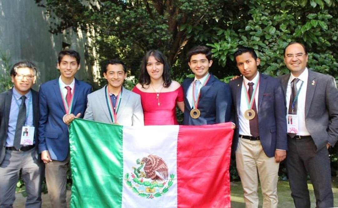 The Mexican delegation - Photo taken from the Sociedad Mexicana de Física's Facebook account