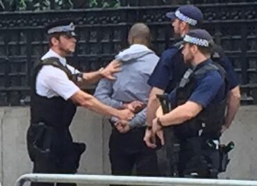 Un detenido cerca del Parlamento británico por posesión de un cuchillo