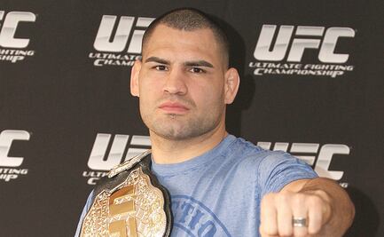 Caín Velásquez, con un pie fuera de la WWE