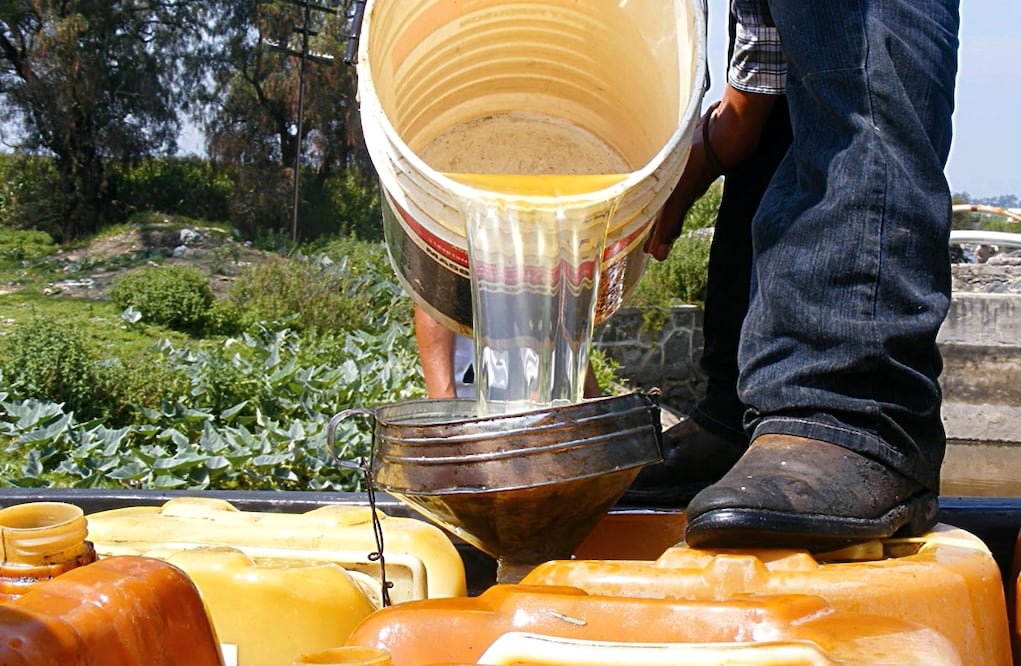 La red utilizaba camionetas modificadas ilegalmente, con capacidad para transportar hasta 500 galones de combustible sustraído directamente de tanques de almacenamiento en gasolineras. Foto: Ilustrativa / Archivo / EL UNIVERSAL