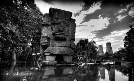 Museo Nacional de Antropología y Cámara de Senadores, en un día como hoy