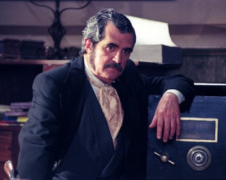 Este es el actor de cine de ficheras que bebía hasta el amanecer y que solo podía trabajar por unas horas