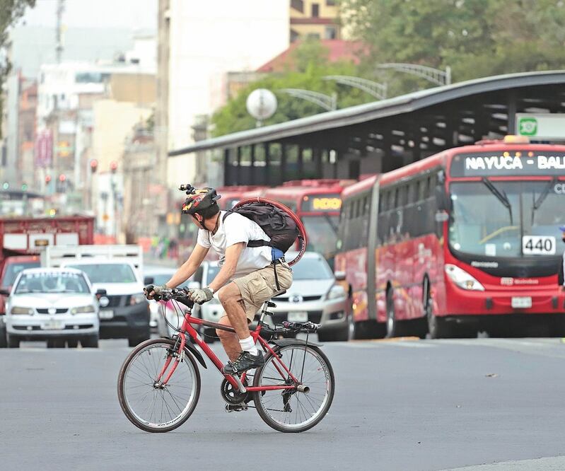 Luego de protestas por parte de ciclistas para exigir seguridad en vialidades, la Secretaría de Movilidad busca combatir la impunidad en los accidentes de tránsito. BERENICE FREGOSO EL UNIVERSAL