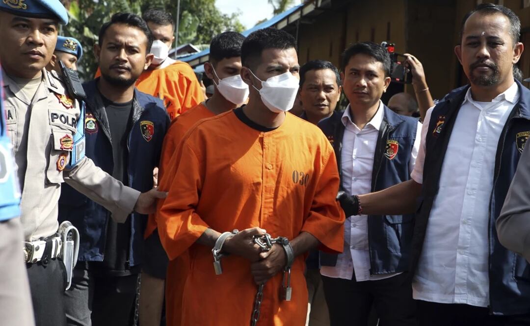 La policía de Indonesia arresta a tres mexicanos luego de un robo armado en el que un turista turco resultó herido, en Bali, Indonesia. Foto: AP