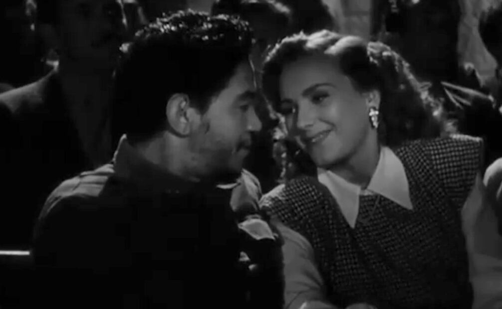 Cantinflas y Miroslava Stern, son marido y mujer en "¡A volar joven!".