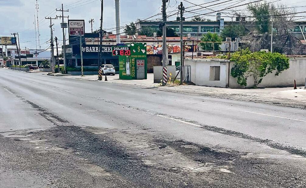 Los restos del atentado, que pudieran ser pistas para la investigación, quedaron abandonados en la calle de Reynosa. Foto: Sandra Tovar / EL UNIVERSAL