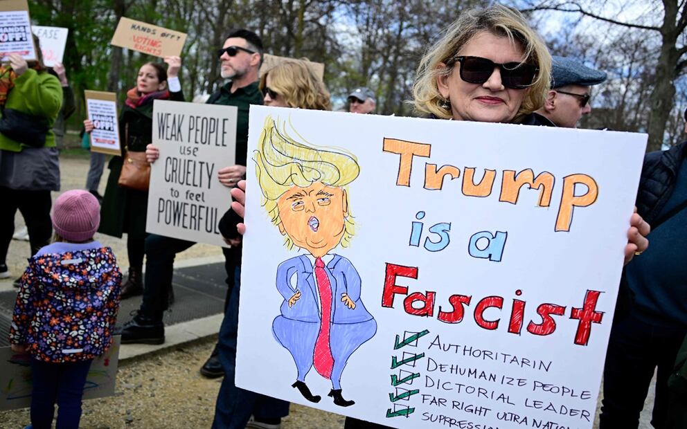 La protesta contra Musk y Trump se engloba en un movimiento global convocado para este sábado en diferentes ciudades del mundo. Foto: AFP