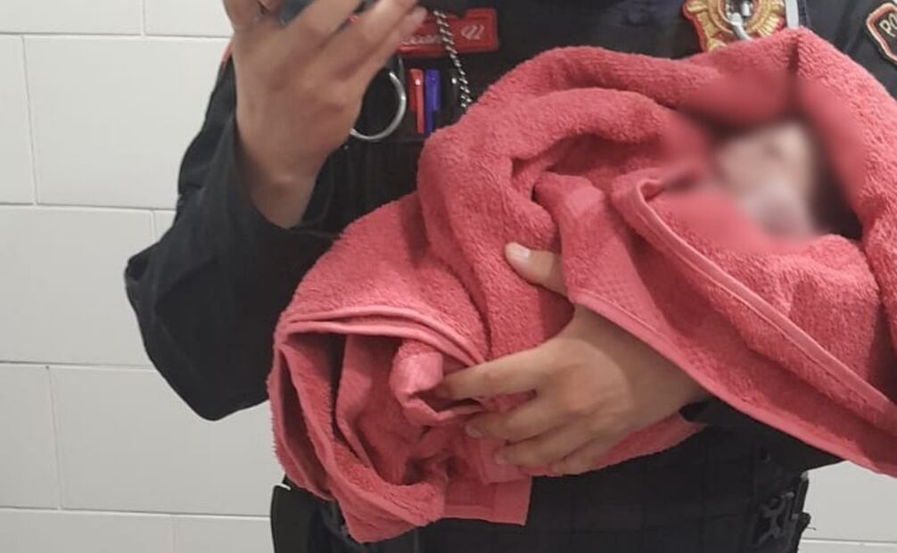 El recién nacido fue rescatado por autoridades (21/05/2025). Foto: Especial