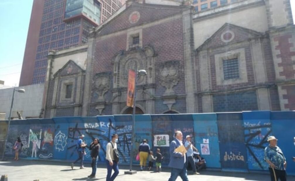 Previo a marcha del 8M, cubren con vallas edificios, museos y monumentos 