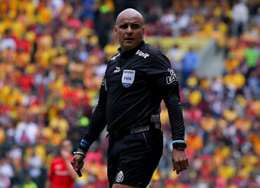 Árbitro de la Liga MX se perdió el Clásico Regio porque "llevó una acompañante, lo drogaron y asaltaron", revela Francisco Chacón