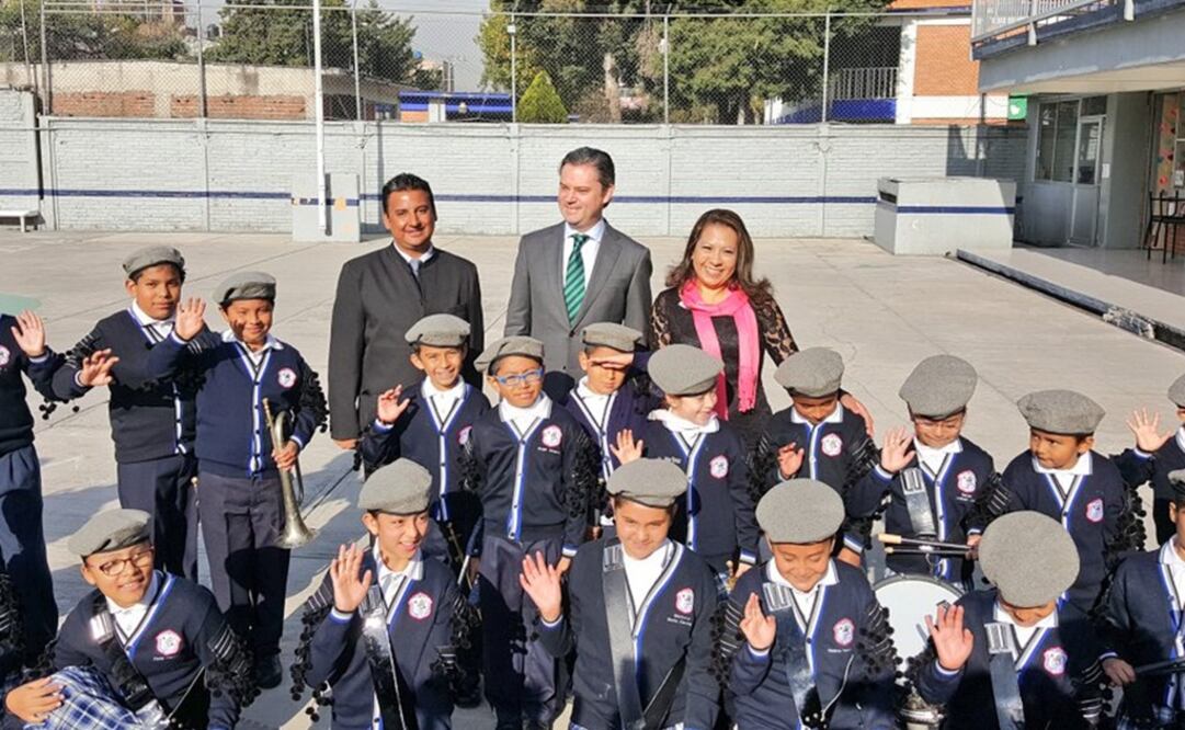  ‏El secretario de Educación Pública acudió este lunes a la escuela primaria Kyioto. /Tomada de @aurelionuno