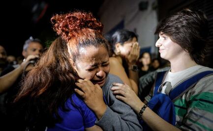 FOTOS: Fans lloran muerte de Liam Payne, ex One Direction; realizan velada afuera del hotel donde se hospedaba en Argentina