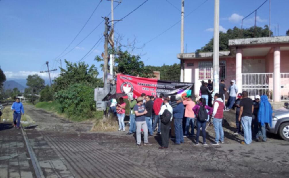 Bloquea CNTE vías del tren en 6 municipios en Michoacán