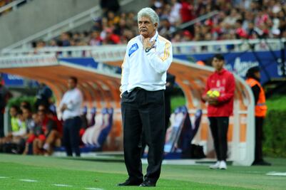 “Tuca” deja el futbol para cuidar a un bebé