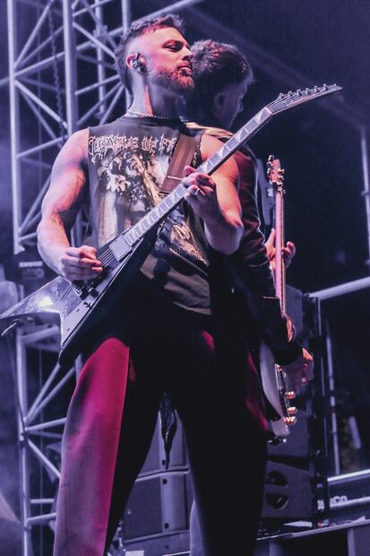 Matt Tuck, vocalista de Bullet For My Valentine, enfrentó problemas de audio durante la primera canción del set. Foto: Marlem Suárez/ El Universal