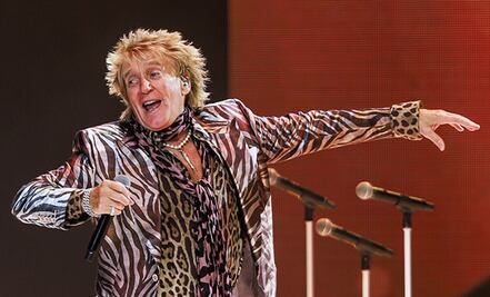 Rod Stewart contrae Covid-19 y faringitis, pospone shows y dice estar "totalmente destruído" 