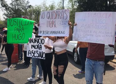 “¡Justicia para Hugo!”; jóvenes mantienen plantón en la orilla de Periférico Norte, sin obstruir vialidades