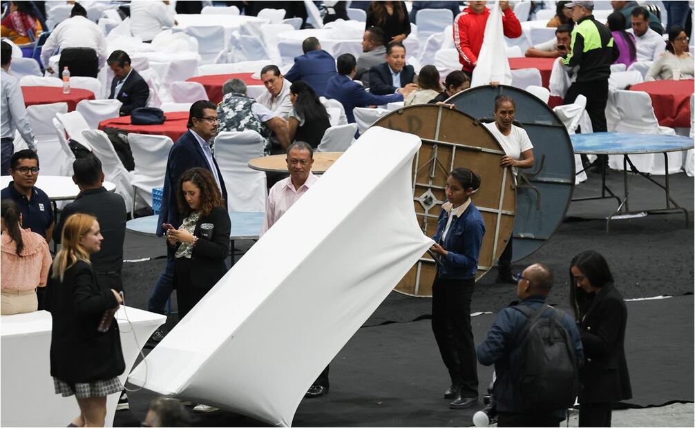 Continúa la discusión Diputados de la reforma judicial en el deportivo Magdalena Mixuhca. Foto: Diego Simón/EL UNIVERSAL