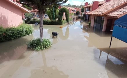Por inundaciones evacuan viviendas y tres hoteles en Tequisquiapan, Querétaro