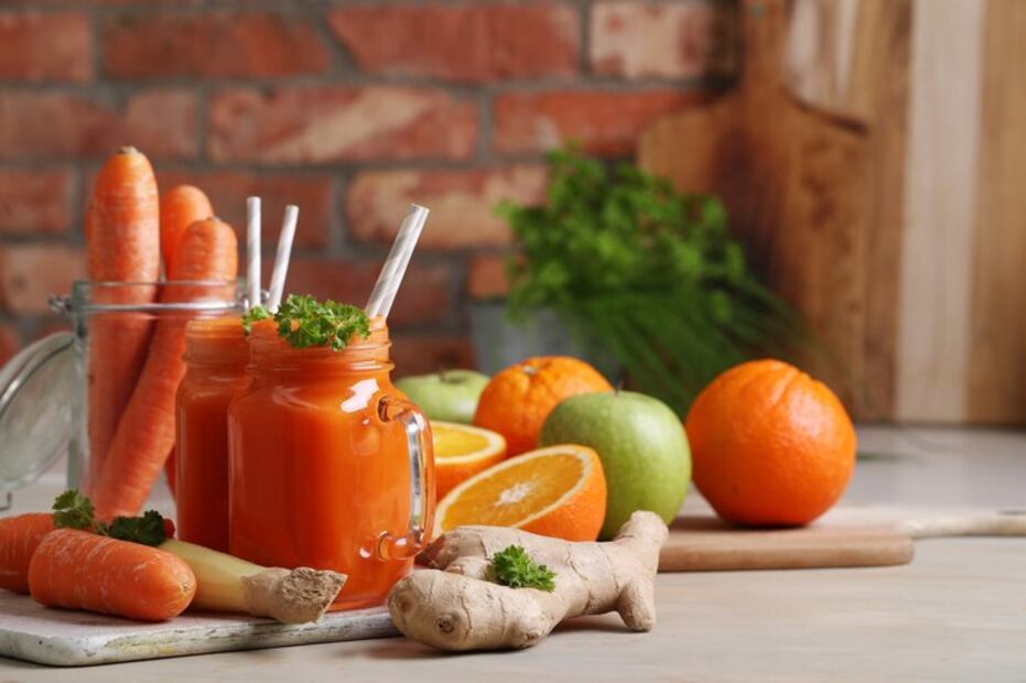 Jugo de naranja y zanahoria. Foto: Freepik