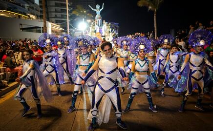 Mazatlán vibra con su carnaval; cerca de 450 mil personas disfrutan del Gran Desfile en el malecón