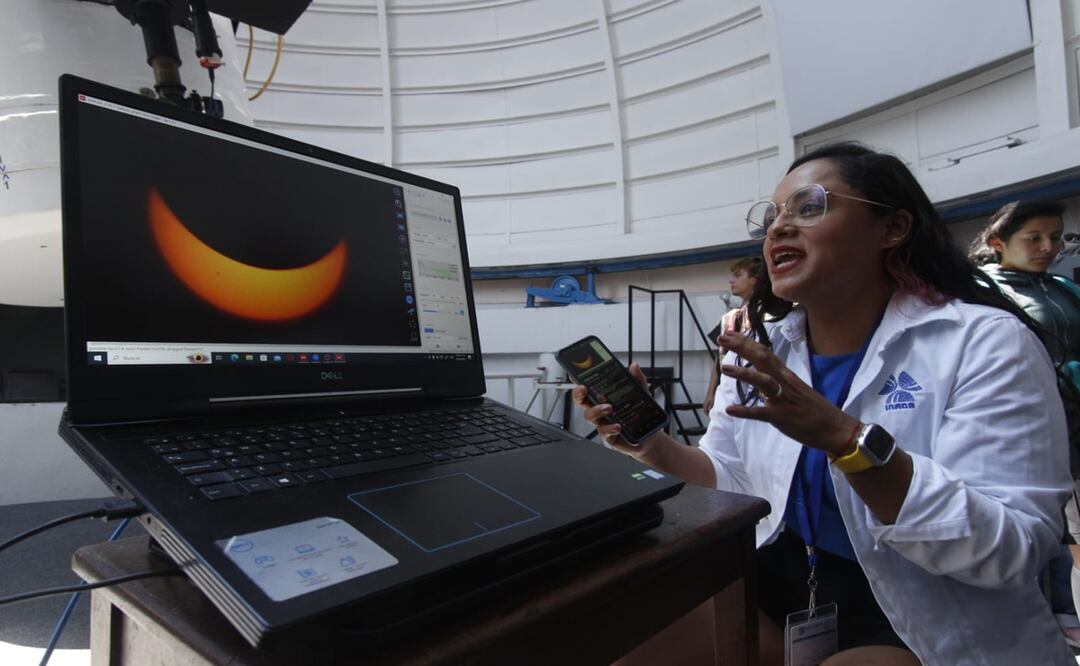 “Único” dicen laguneros sobre eclipse; cumplió expectativas a pesar de cielo nublado. Foto: Omar Contreras/EL UNIVERSAL