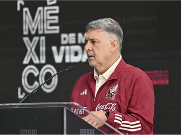 Raúl Jiménez, casi dentro de Qatar 2022; Santiago Giménez será el sacrificado, dijo Gerardo Martino