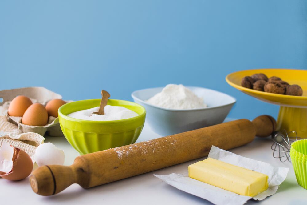 Estos ingredientes, esenciales en la repostería, ayudan a crear texturas perfectas. Foto: Freepik