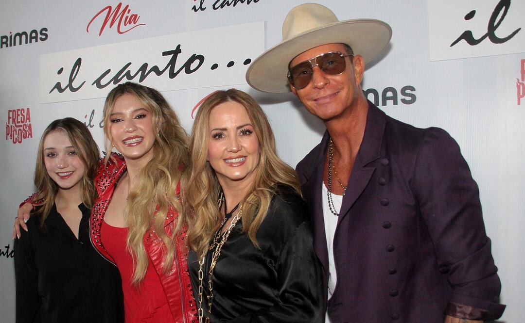 Andrea Legarreta y Erik Rubín con sus hijas Nina y Mía. Foto:  Clasos/foto/Alfonso Manzano.